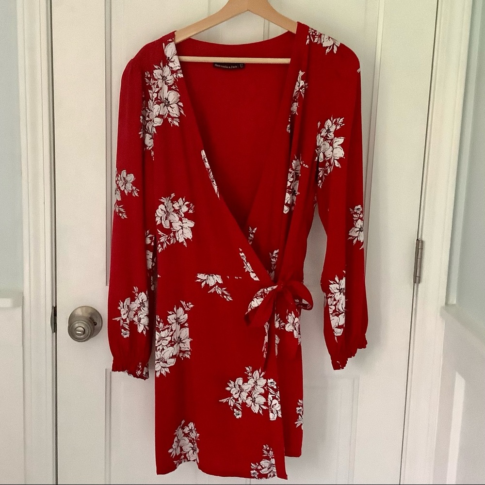 Abercrombie & Fitch Red Floral Romper Sz LT Large Tall
